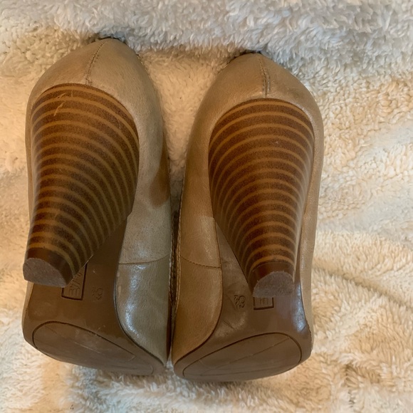 Heels - Picture 3 of 4